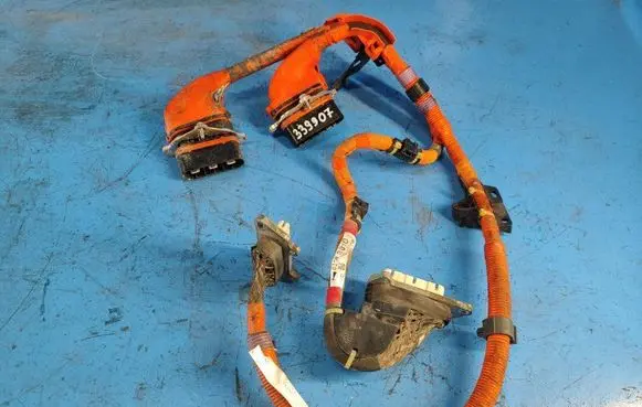 Lexus HS Positive cable (battery) G92X275010