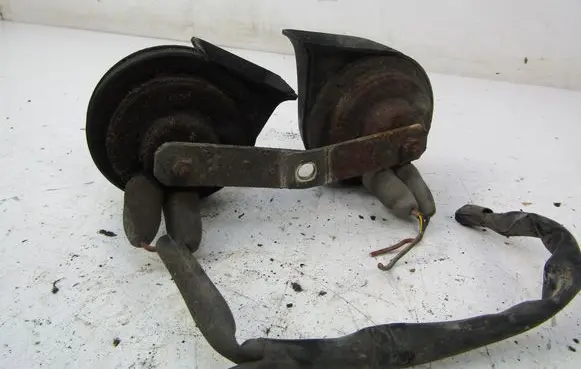 Audi 80 90 S2 B4 Horn signal 