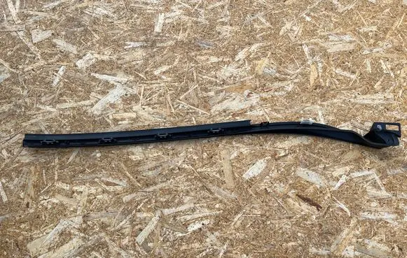 Windshield trim
