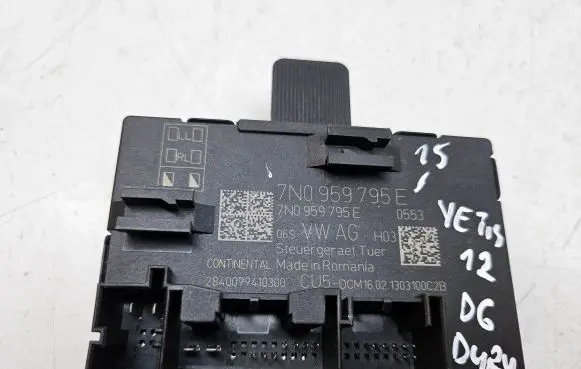 Skoda Yeti (5L) Door control unit/module 7N0959795E