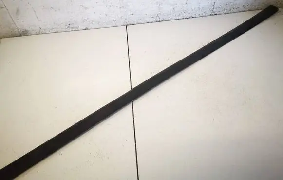 Volkswagen PASSAT B5 Front door trim (molding) 3B0853516