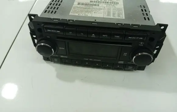 Chrysler 300 - 300C Radio/CD/DVD/GPS head unit P05064066AD