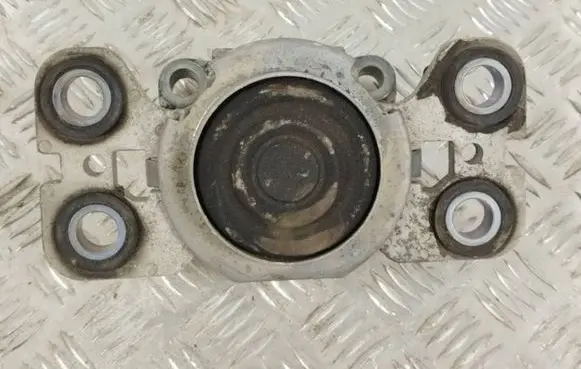Land Rover Evoque I Engine mount bracket