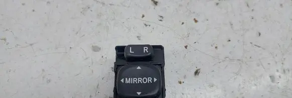 Toyota Avensis Verso Wing mirror switch 183574