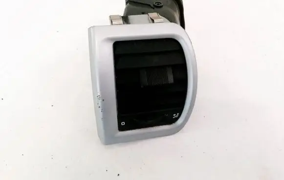 Skoda Fabia Mk2 (5J) Dash center air vent grill 5J0819701
