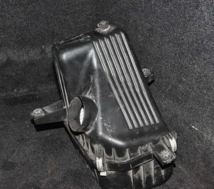 Suzuki Grand Vitara II Air filter box