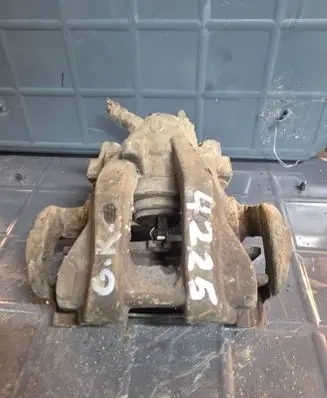 Mercedes-Benz E W211 Rear brake caliper A2205453028