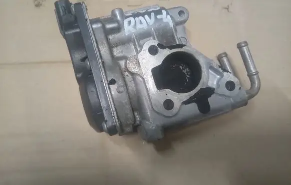 Toyota RAV 4 (XA40) Throttle valve
