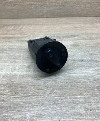 Volkswagen Golf IV Light switch 1C0941531A