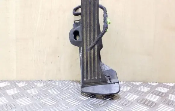 Volkswagen Jetta V Accelerator throttle pedal 1K2721503M 6PV00874500