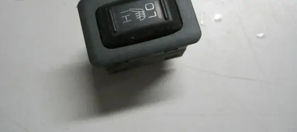 Mitsubishi L200 Seat heating switch 8610A076