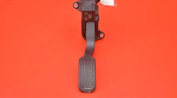 Toyota Corolla E10 Accelerator throttle pedal 78110-02211