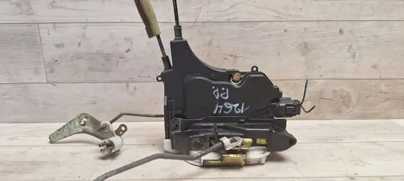 Mitsubishi Grandis Front door lock