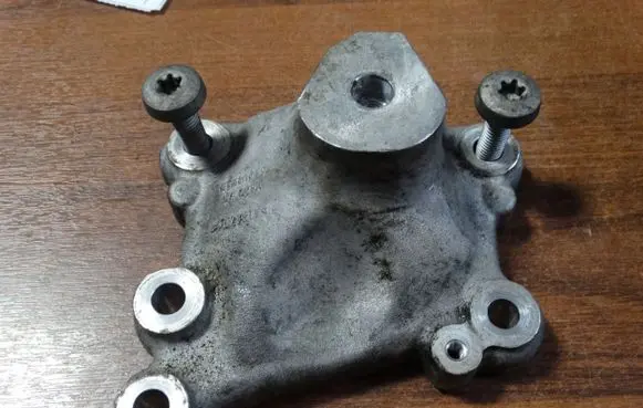 Porsche Macan (95B) Engine mount bracket 94611521131