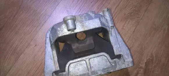 Skoda Octavia Mk2 (1Z) Engine mount bracket 1k0199262ab