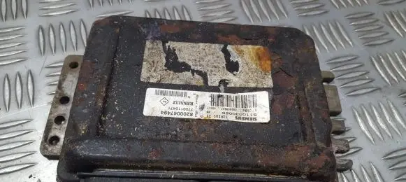 Renault Laguna II Engine control unit/module 700110471 8200047494