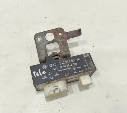 Volkswagen Polo Coolant fan relay 1J0919506M