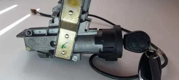 Seat Alhambra (Mk1) Ignition lock P012106