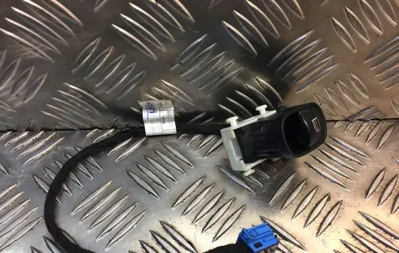 Mercedes-Benz C W203 Electric window control switch 2038200210