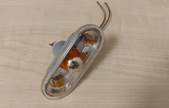 Front fender indicator light