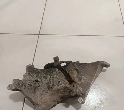Land Rover Range Rover Sport L320 Generator/alternator bracket Ah3210239