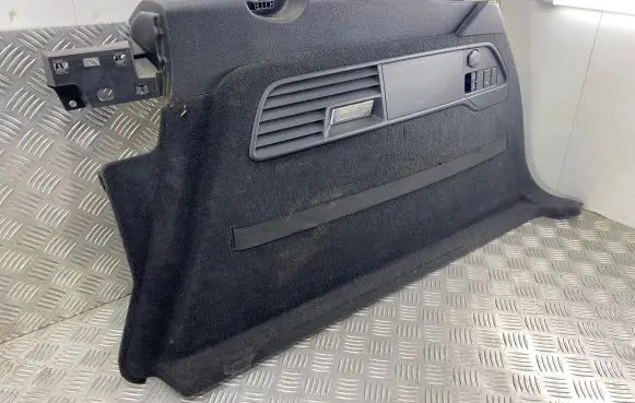 Volkswagen Touareg II Trunk/boot lower side trim panel 7P6863820 1812010