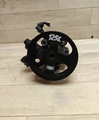 Toyota Avensis T250 Power steering pump U08