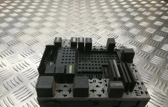 Volvo S80 Fuse module 8645729 8688153