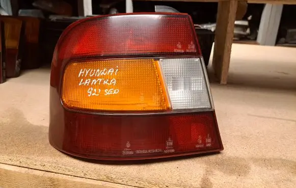 Hyundai Lantra I Rear/tail lights 7R011110 011110