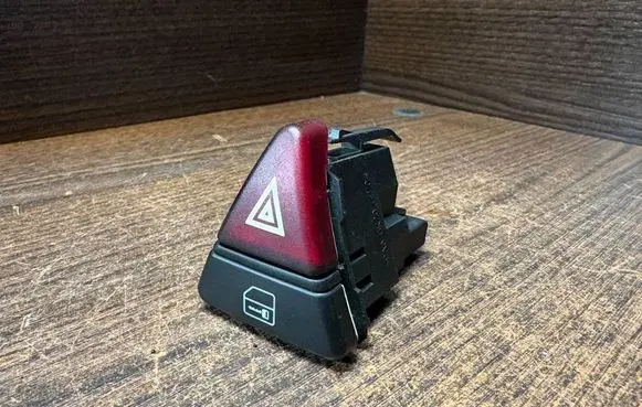 Mercedes-Benz A W168 Alarm switch 1688206710 33100101