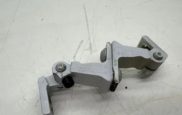 Skoda Fabia Mk3 (NJ) Front door upper hinge 8K0831402P