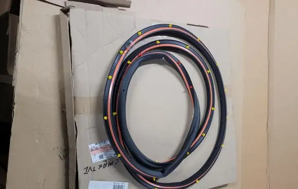 Ford Focus C-MAX Rubber seal front coupe door 1781646
