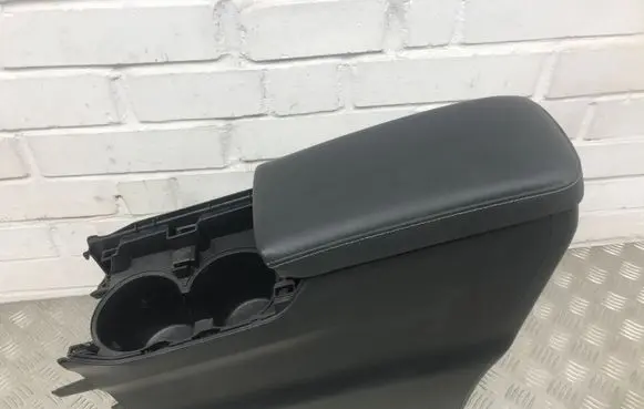 Lexus CT 200H Armrest 5891176020