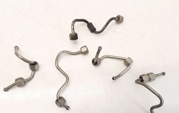 Fuel injector supply line/pipe