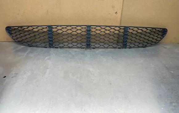 Mercedes-Benz E W211 Front bumper lower grill 2118850053 A2118850053