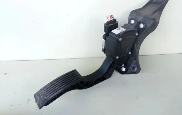 Hyundai ix 55 Accelerator throttle pedal P0026A3J100 FCP0026A3J100