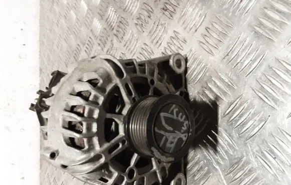 Ford Kuga II Generator/alternator AV6N10300MD