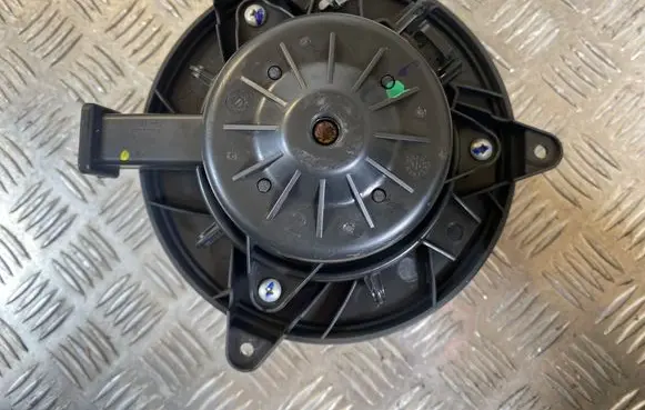 Opel Meriva B Heater fan/blower 5242673401 A112410596