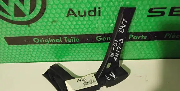 Audi A7 S7 4G Front bumper mounting bracket 4G8807084