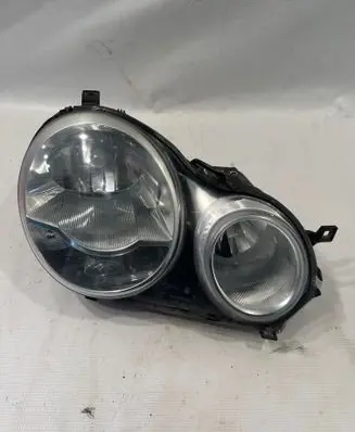 Volkswagen Polo Headlight/headlamp 0301190202
