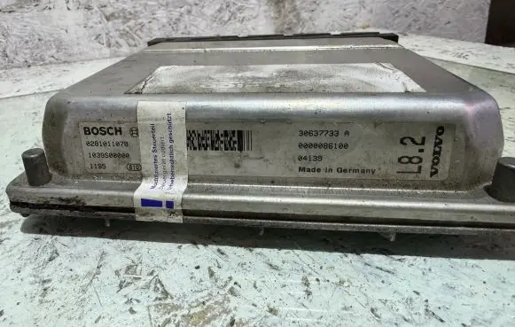 Volvo S80 Engine control unit/module 0281011078 30637733A 04139