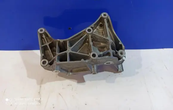 Volvo S60 Generator/alternator bracket 31430704