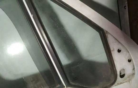 Peugeot Boxer Front door vent window glass four-door 
