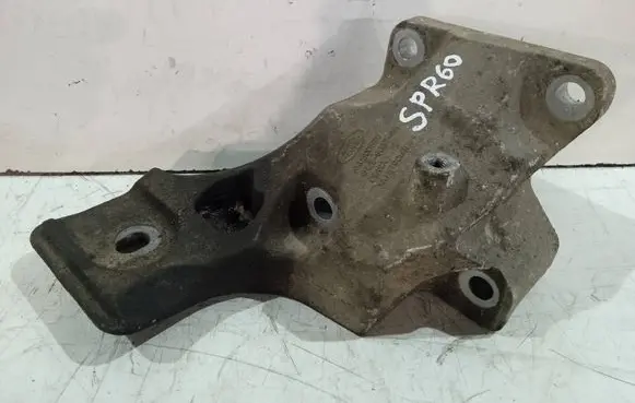 Land Rover Discovery 3 - LR3 Engine mounting bracket 4H226037AA