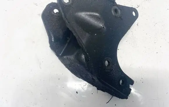 Volvo S40, V40 Engine mounting bracket