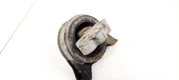 Opel Zafira B Engine mount bracket