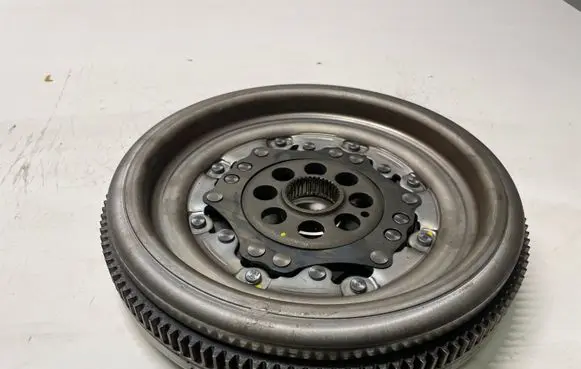 Volkswagen Golf VII Flywheel 06K105266A