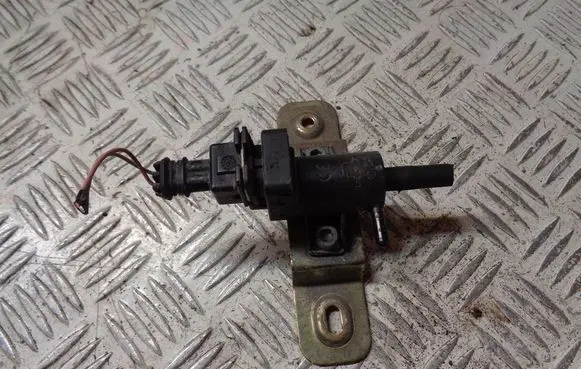 Renault Twingo III Turbo solenoid valve 8200762162