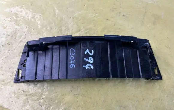 Mercedes-Benz C W204 Other center console (tunnel) element 0005031090