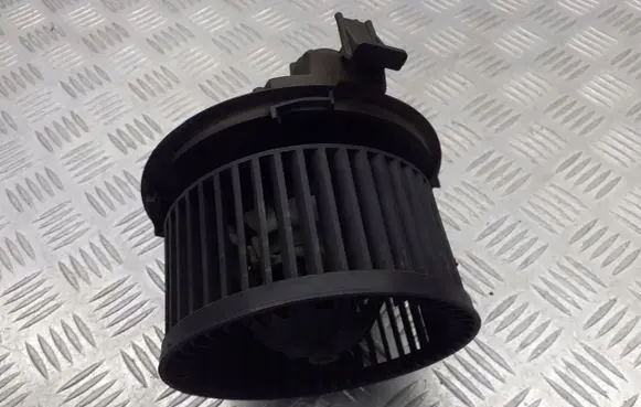 Renault Megane II Front door blower motor 030910G
